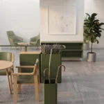 Sala comune di struttura socio-sanitaria con poltroncine, tavolini e fioriere portaombrelli Agora